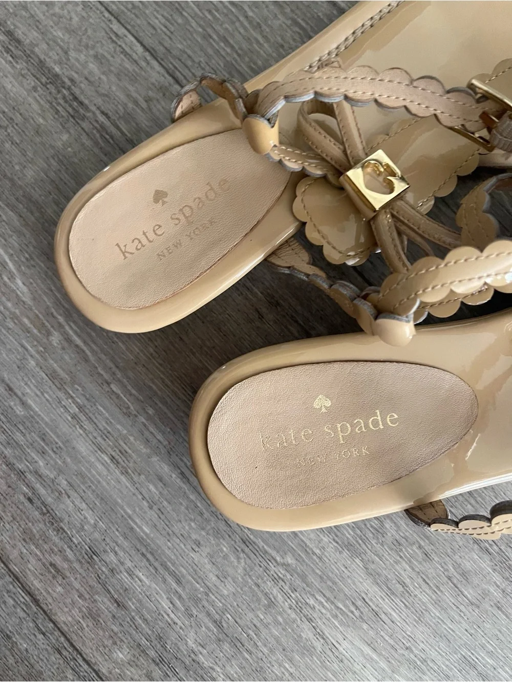 Kate Spade scalloped bow nude sandals - 8